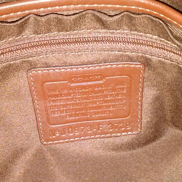 Coach handbag and matching small wallet - Picture 4 of 8